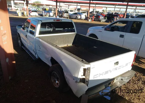 2003 Chevrolet Silverado 1500 z USA, uszkodzony, nr VIN 1GCEC19T63E104614